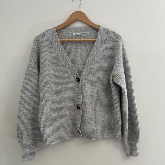 Reitmans | Women’s Medium Light Gray Long Sleeve Button Up Cardigan Cropped - Picture 1 of 6